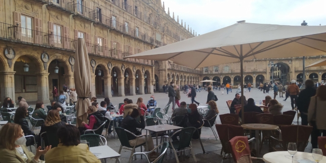 Gente en Plaza Mayor de Salamanca
