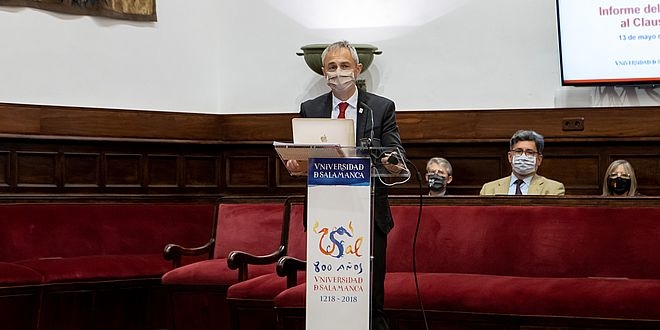 Rector en el Claustro Universitario