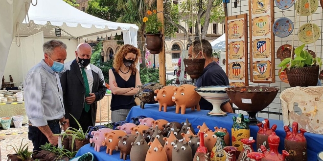 Feria de Alfareria y ceramica en la Plaza de los Bandos