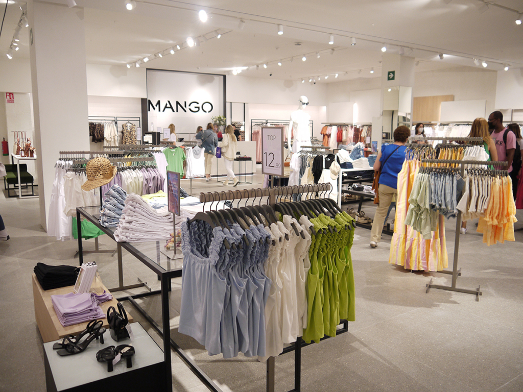 Nueva tienda Mango en el CC El Tormes 10