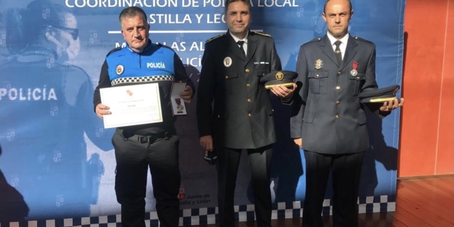 Medallas a los policias locales de Guijuelo 1