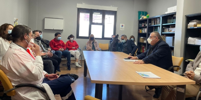 consejero Sanidad ronda reuniones profesionales sanitarios en Valladolid
