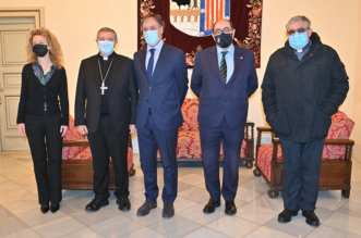 obispo visita ayuntamiento de Salamanca