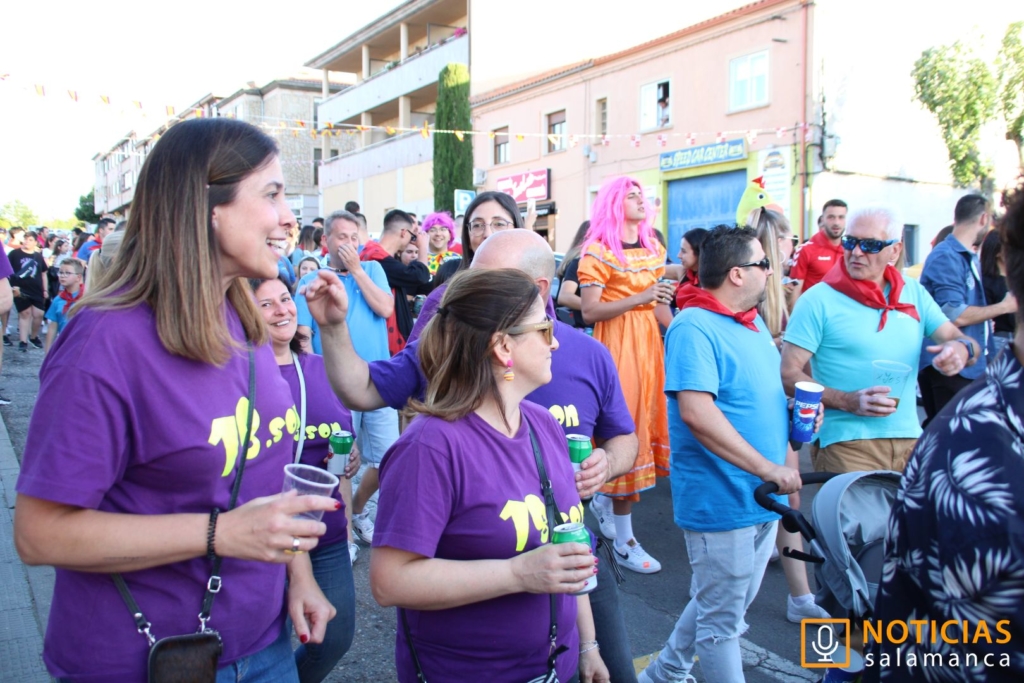 Desfile de penas en Villamayor 86