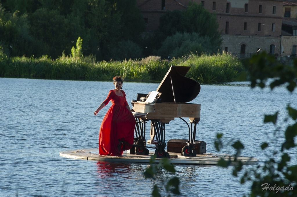 El piano flotante en el rio Tormes 02