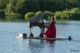 El piano flotante en el rio Tormes 08