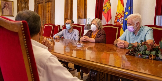 Foto Reunion de David Serrada con la subdelegada del Gobierno y UGT 2