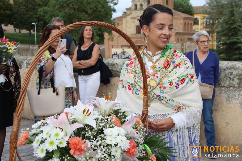 Ofrenda Floral Virgen de la Vega 218