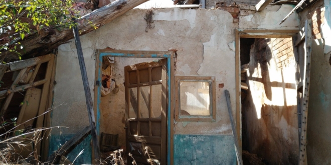 Casa abandonada en la localidad de Guadramiro UPL despoblacion