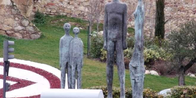 escultura a la familia salamanca