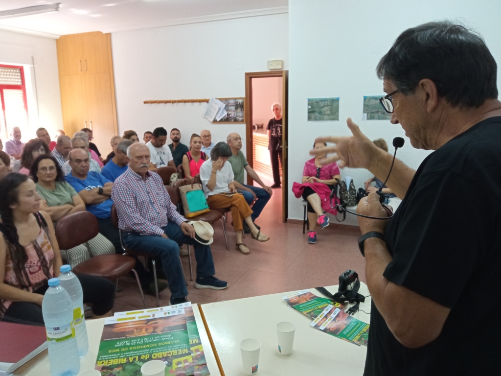 Manifiesto en el Día del Mundo Rural en Torresmenudas