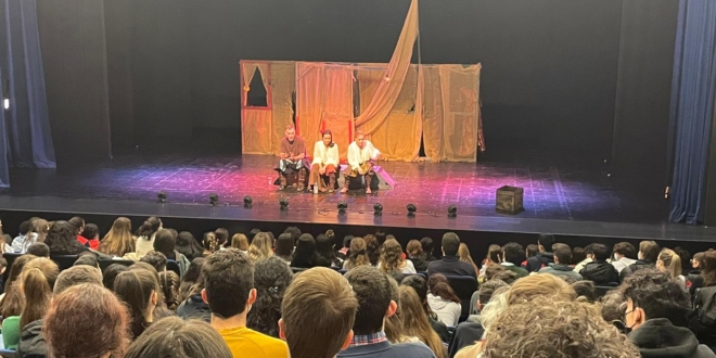 Los escolares van al teatro