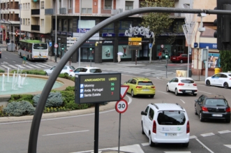 Los paneles informativos de tráfico informarán en tiempo real sobre las plazas disponibles en los aparcamientos gratuitos en superficie de la ciudad