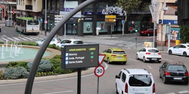 Los paneles informativos de tráfico informarán en tiempo real sobre las plazas disponibles en los aparcamientos gratuitos en superficie de la ciudad